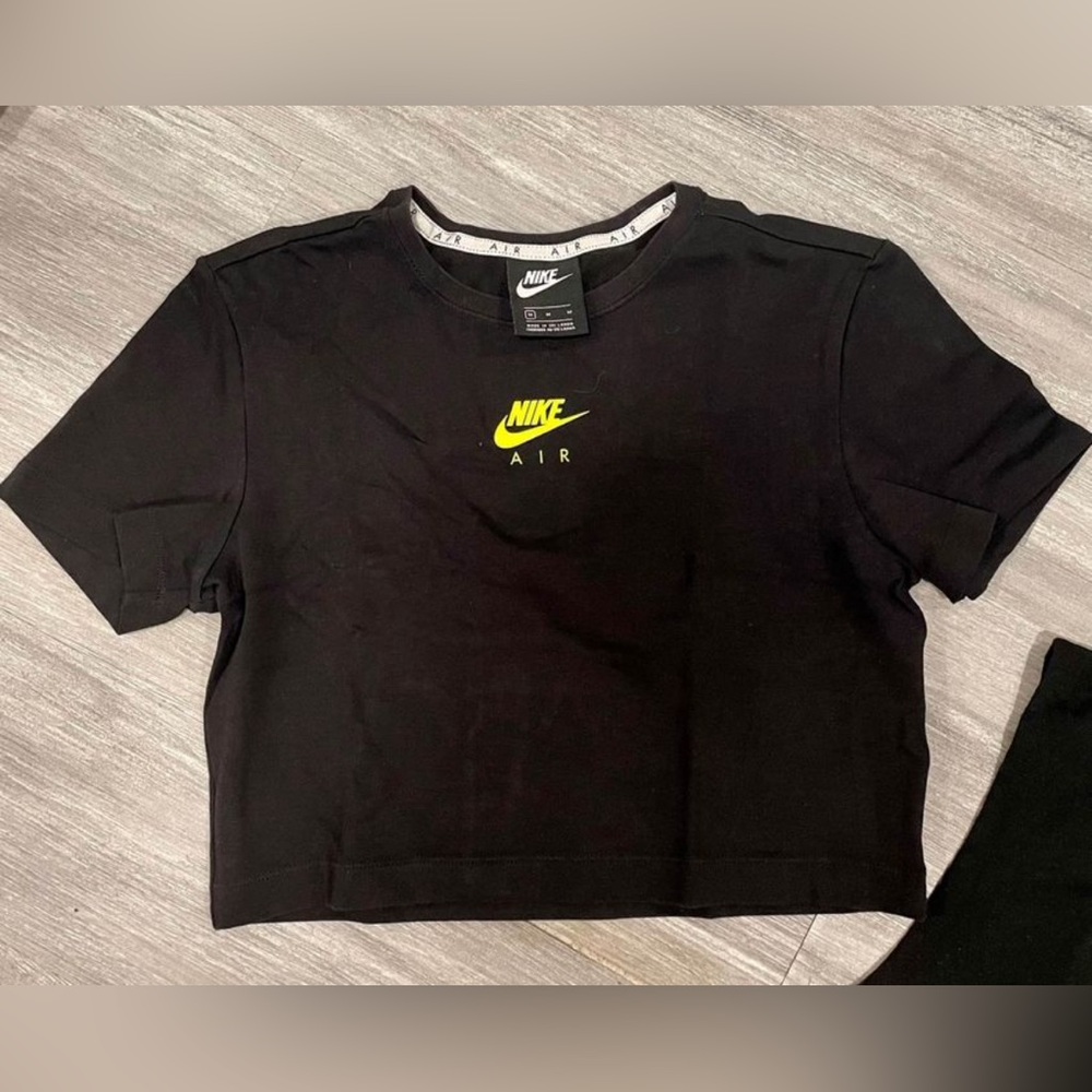 Nike Crop Top